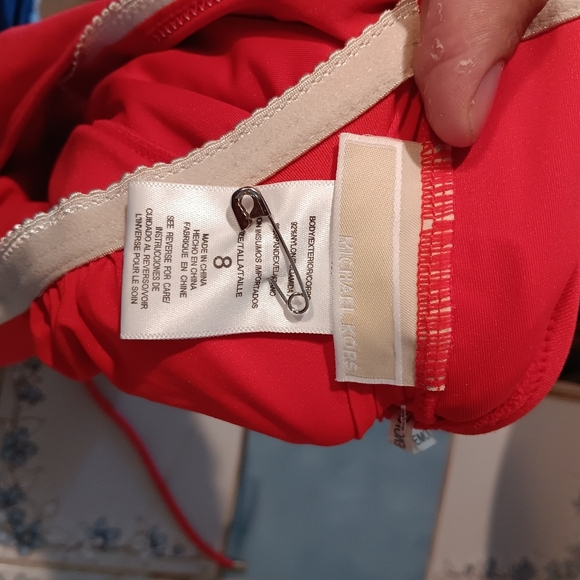 Michael Kors Top Cruise Collection Gold Hardware Metal Neck Piece Red - Picture 4 of 4